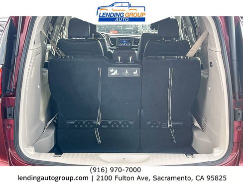 Used 2018 Chrysler Pacifica Touring-L image 24
