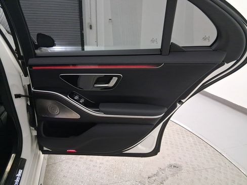Used 2023 Mercedes-Benz S 500 S 500 image 32