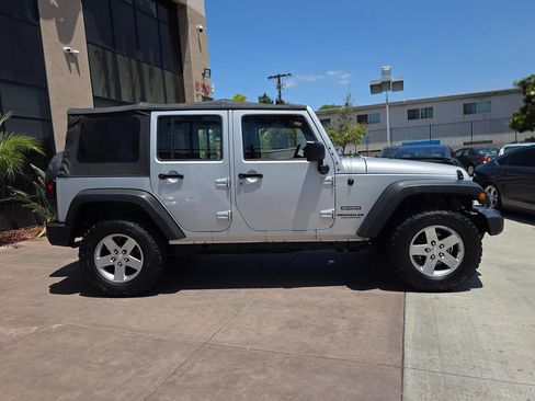 Used 2010 Jeep Wrangler Unlimited Sport AWD/4WD image 11