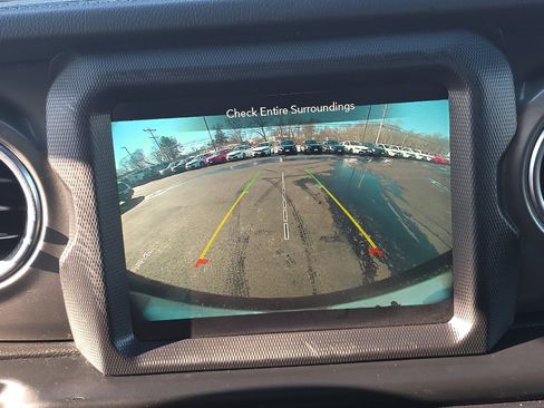 Used 2023 Jeep Wrangler Sahara image 19