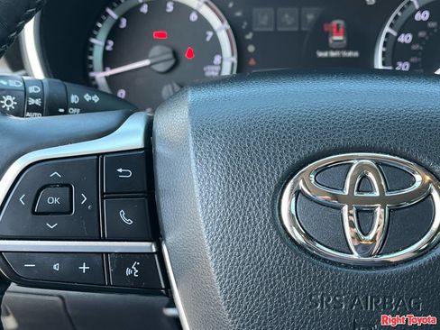Used 2023 Toyota Highlander XLE FWD image 22
