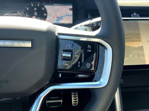 Used 2025 Land Rover Discovery Sport Dynamic SE image 24