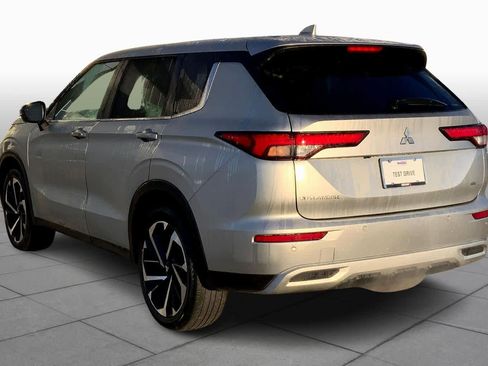 Used 2023 Mitsubishi Outlander SE image 11