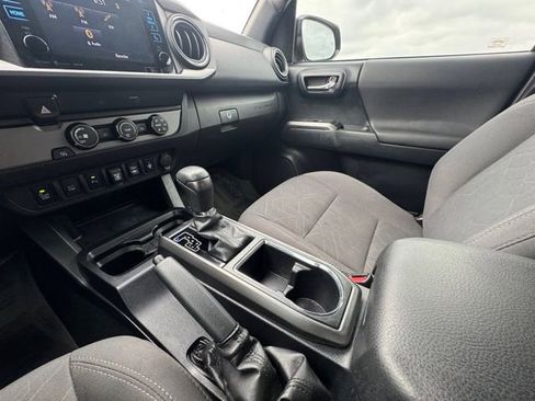 Used 2019 Toyota Tacoma TRD Off-Road w/ Technology Package image 10