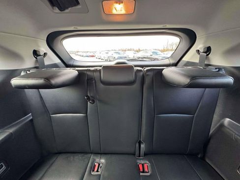 Used 2021 Toyota Highlander XLE image 12