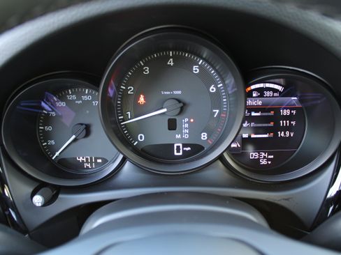 Certified 2025 Porsche Macan image 19