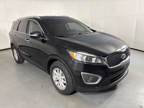 Used 2016 Kia Sorento FWD image 2