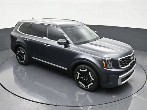 Used 2024 Kia Telluride S FWD image 18