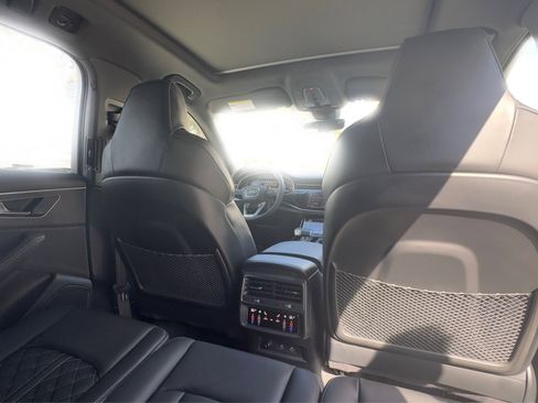Used 2025 Audi SQ7 Premium Plus w/ Black Optic Package image 21