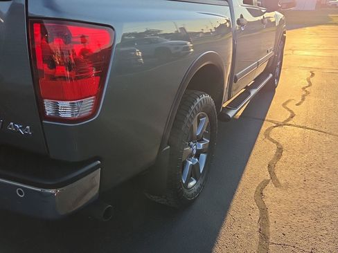 Used 2015 Nissan Titan SV w/ SV Value Truck Package AWD/4WD image 5