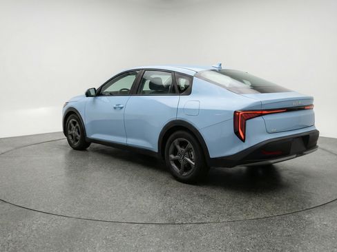 Used 2025 Kia K4 LXS image 6