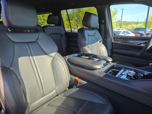 Used 2024 Jeep Wagoneer 4WD image 11