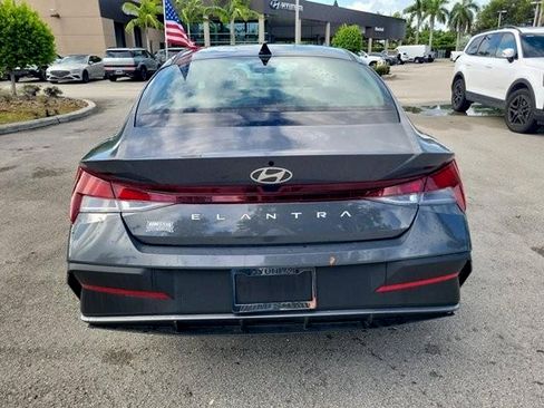 Certified 2024 Hyundai Elantra SE FWD image 6