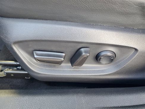 Used 2019 Toyota Camry L image 16