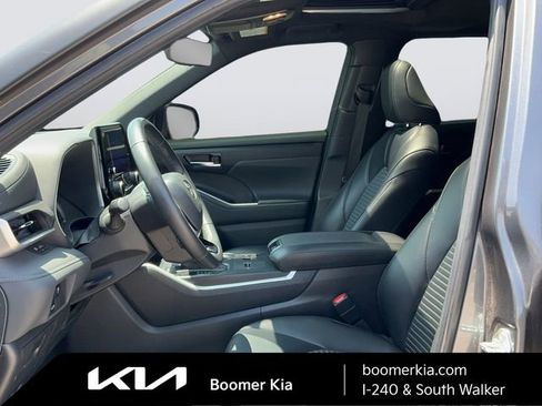 Used 2024 Toyota Highlander XSE FWD image 17