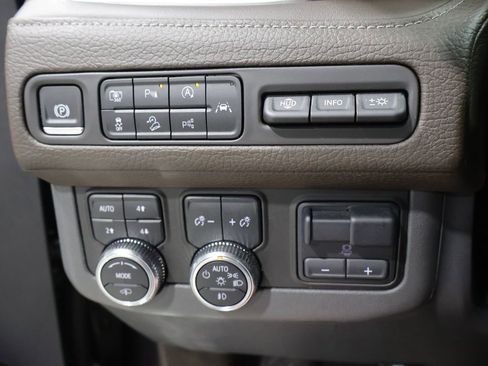 Used 2024 GMC Yukon Denali w/ Denali Reserve Package AWD/4WD image 36