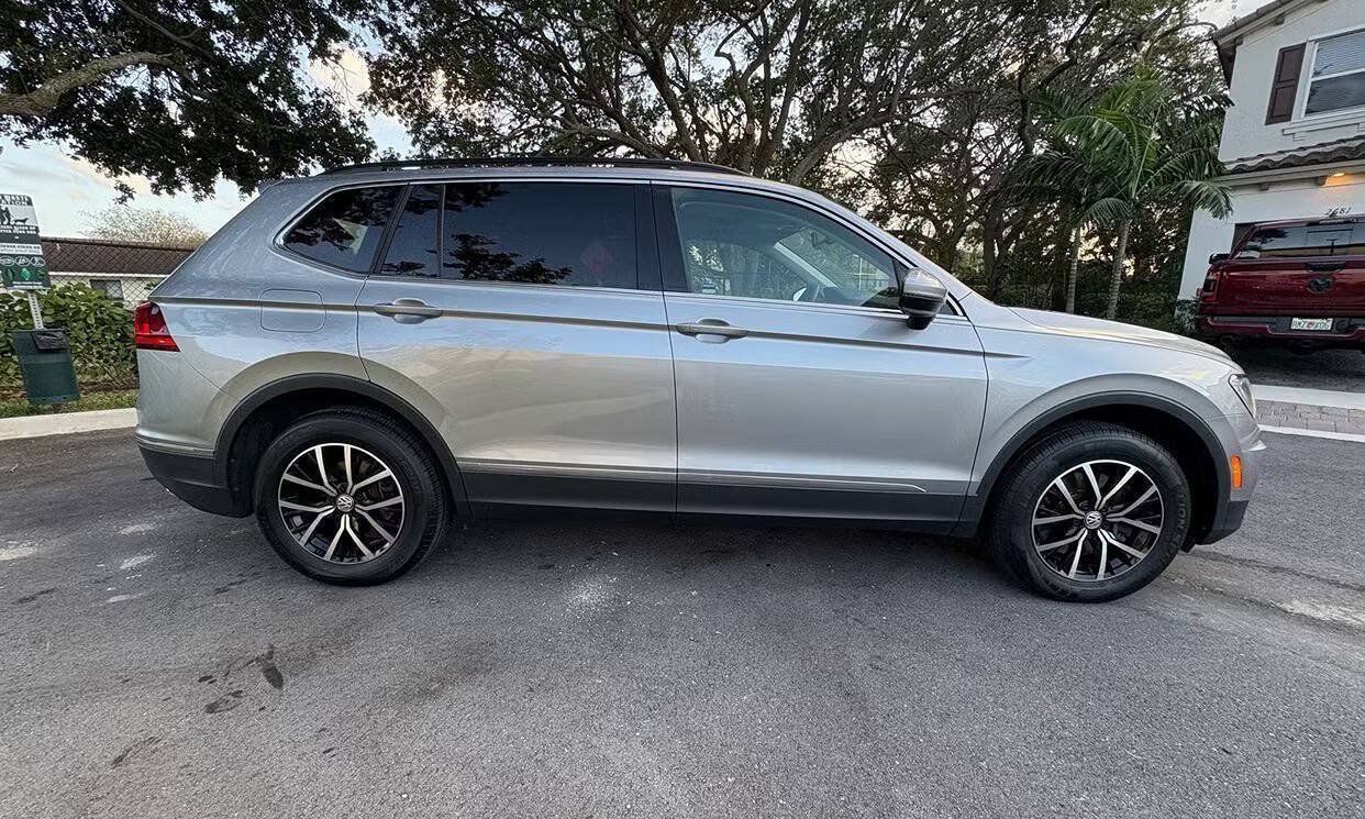 Used 2021 Volkswagen Tiguan SE w/ Panoramic Sunroof Package FWD image 5