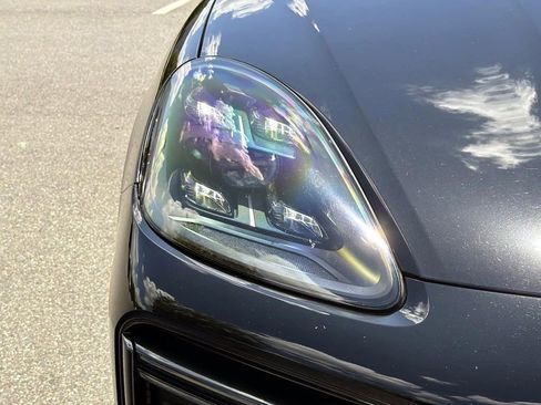 Used 2021 Porsche Cayenne Turbo AWD/4WD image 9