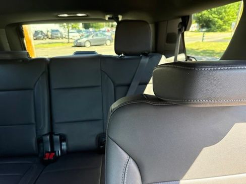 Used 2024 Chevrolet Tahoe Z71 w/ Luxury Package AWD/4WD image 14