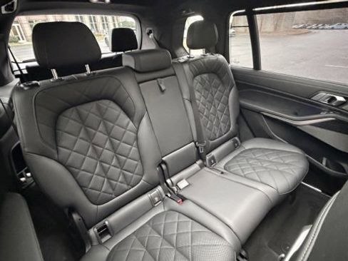 Used 2024 BMW X7 xDrive40i w/ Executive Package image 35