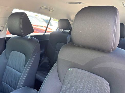 Used 2022 Kia Sportage LX image 11