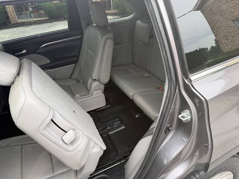 Used 2015 Toyota Highlander Limited AWD/4WD image 26