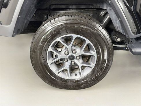 Used 2025 Jeep Gladiator Sport AWD/4WD image 35