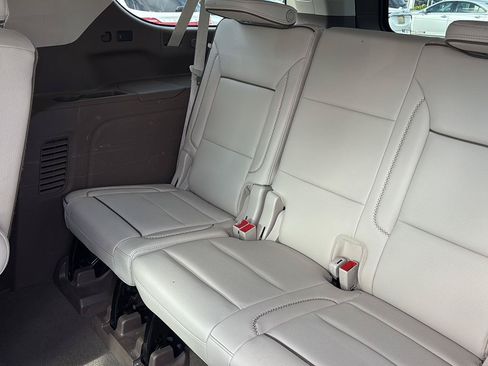 Used 2023 GMC Yukon XL Denali RWD image 16