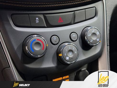 Used 2018 Chevrolet Trax LT w/ LT Convenience Package image 15