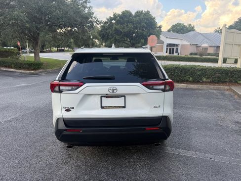 Used 2021 Toyota RAV4 XLE Premium FWD image 9