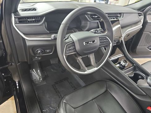 Certified 2024 Jeep Grand Cherokee Limited AWD/4WD image 16