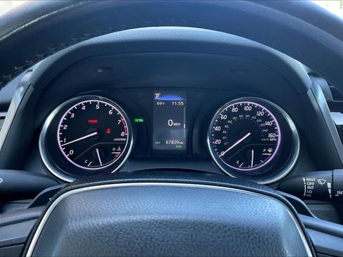 Used 2020 Toyota Camry SE w/ Convenience Package FWD image 13