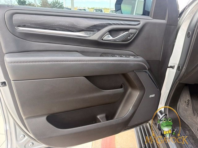 Used 2023 GMC Yukon Denali w/ Advanced Technology Package AWD/4WD image 12