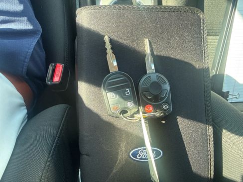 Used 2011 Ford Fusion SE FWD image 22