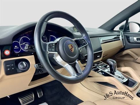 Used 2023 Porsche Cayenne S AWD/4WD image 9