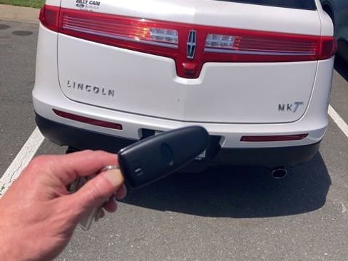 Used 2018 Lincoln MKT AWD image 7