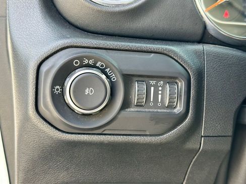 Used 2019 Jeep Wrangler Unlimited Sahara w/ Uconnect 4C Nav & Sound Group AWD/4WD image 29