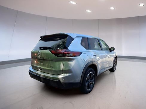 Used 2025 Nissan Rogue SV AWD/4WD image 4