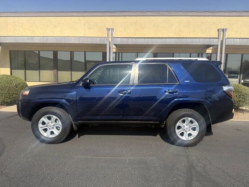 Used 2016 Toyota 4Runner SR5 AWD/4WD image 3