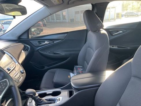 Used 2023 Chevrolet Malibu LT w/ Driver Confidence Package FWD image 9