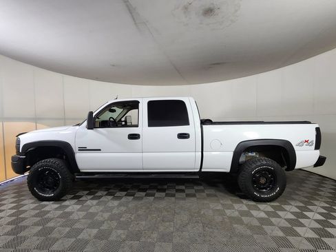 Used 2004 GMC Sierra 2500 SLT w/ Heavy-Duty Power Package AWD/4WD image 4