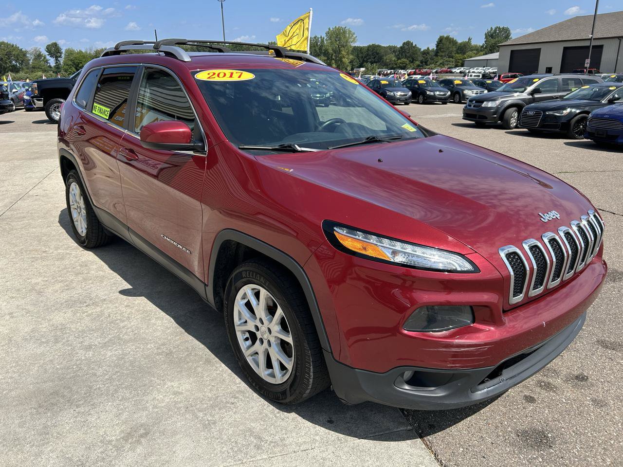 Used 2017 Jeep Cherokee Latitude FWD image 3