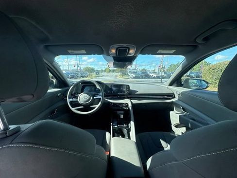 Used 2025 Hyundai Elantra Hybrid FWD image 18