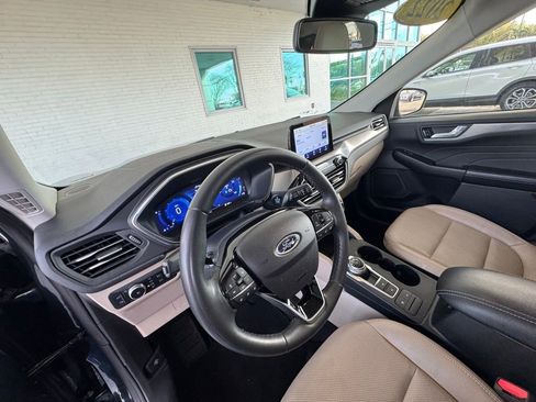 Used 2022 Ford Escape Titanium FWD image 12