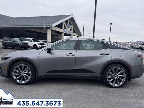 Used 2025 Toyota Crown Limited image 8