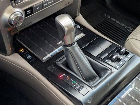 Used 2021 Lexus GX 460 Premium w/ Premium Package image 12