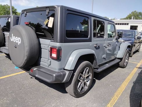 Used 2024 Jeep Wrangler Unlimited w/ Convenience Group AWD/4WD image 5