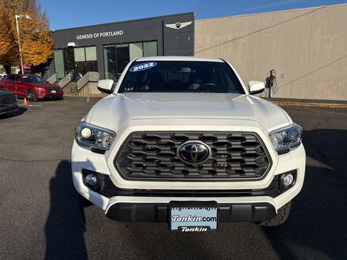 Used 2022 Toyota Tacoma TRD Off-Road image 2