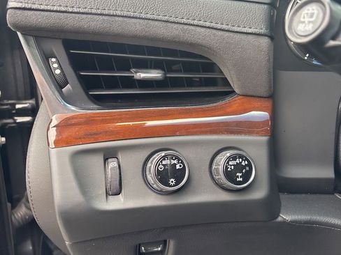 Used 2018 Cadillac Escalade Premium Luxury image 15