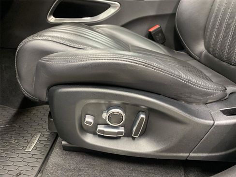 Used 2018 Jaguar F-PACE Portfolio image 18